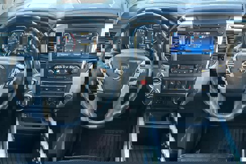 Used 2016 Nissan Titan SL image 14