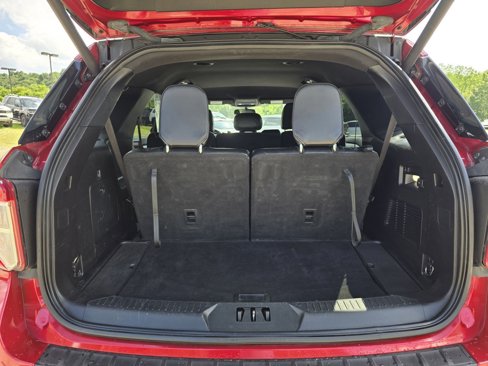 Used 2020 Ford Explorer XLT w/ Equipment Group 202A image 16
