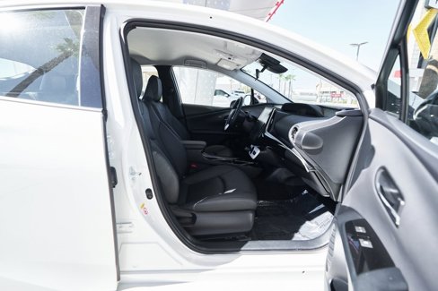 Used 2018 Toyota Prius Prime Premium image 11