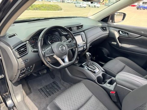 Used 2020 Nissan Rogue SV w/ Premium Package image 6