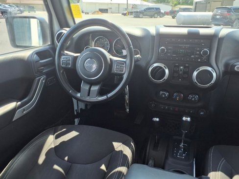 Used 2015 Jeep Wrangler Unlimited Sahara w/ Connectivity Group image 11