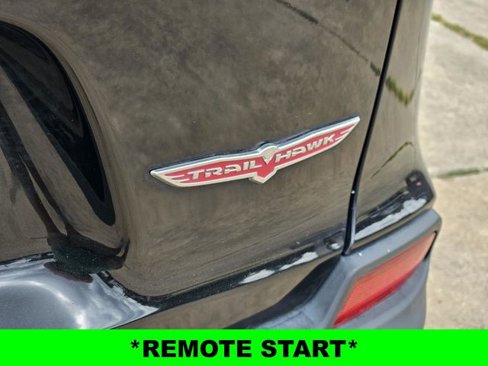 Used 2019 Jeep Cherokee Trailhawk image 10