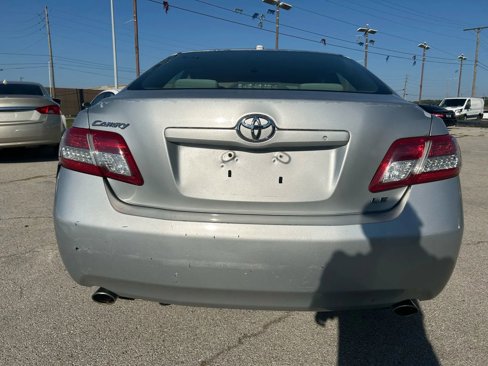 Used 2011 Toyota Camry XLE image 4