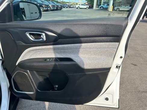 Used 2022 Jeep Compass Latitude image 31