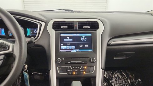 Used 2016 Ford Fusion SE image 12