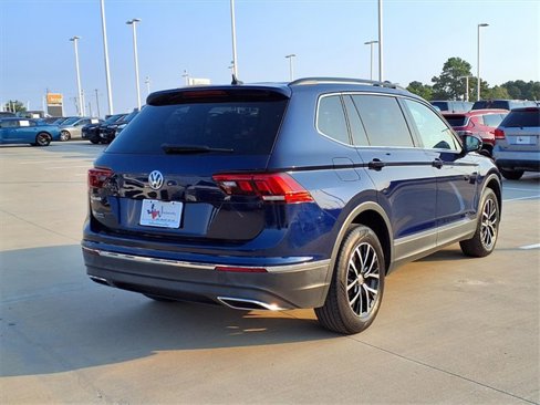 Used 2021 Volkswagen Tiguan SE w/ Panoramic Sunroof Package image 12