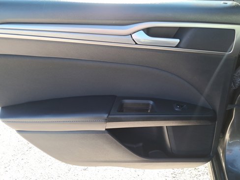 Used 2019 Ford Fusion SE image 7