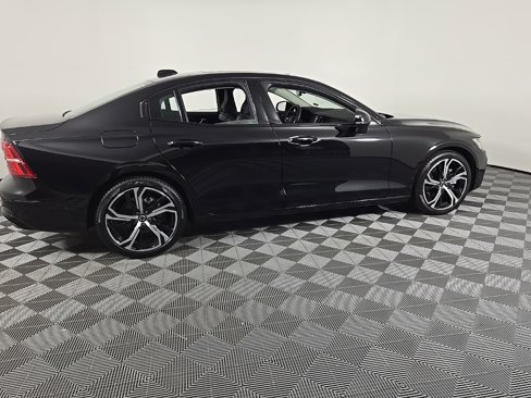 Certified 2025 Volvo S60 B5 Plus image 6