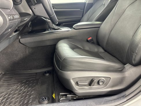Used 2020 Toyota Camry XSE image 12