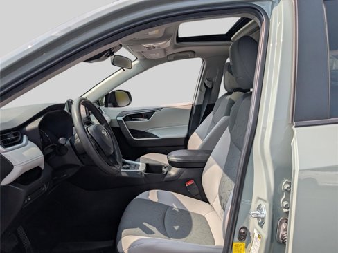 Used 2022 Toyota RAV4 XLE image 16