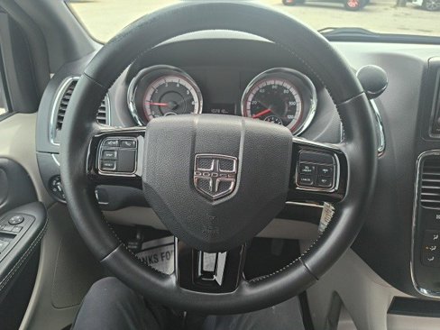 Used 2020 Dodge Grand Caravan SXT image 19