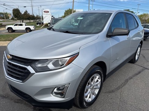 Used 2021 Chevrolet Equinox LS w/ LS Convenience Package image 3