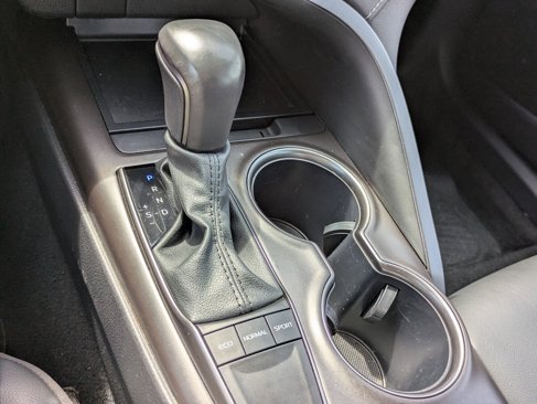 Used 2024 Toyota Camry SE image 18
