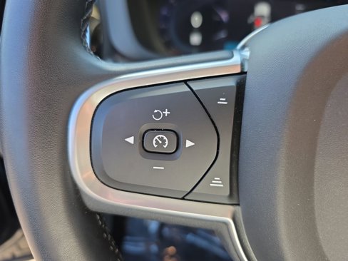 Certified 2022 Volvo XC60 B5 Momentum w/ Climate Package image 26