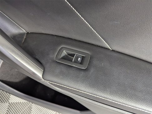 Used 2022 Volkswagen Tiguan SE image 35