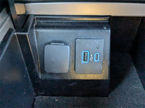 Used 2022 Ford Explorer XLT w/ Equipment Group 202A image 21