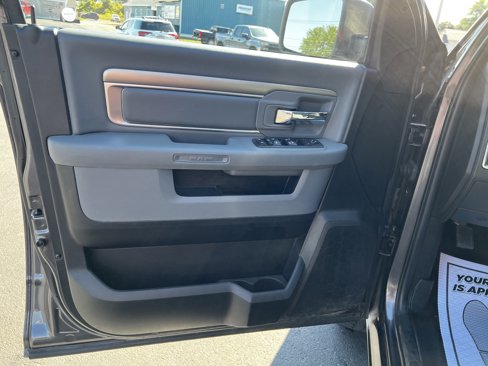 Used 2019 RAM 1500 Classic SLT image 9