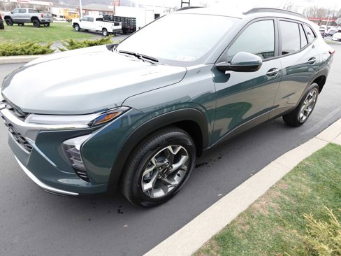 Used 2025 Chevrolet Trax LT w/ LT Convenience Package image 7