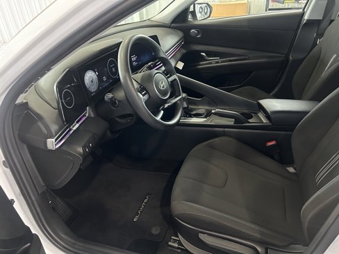 Used 2024 Hyundai Elantra SEL image 9