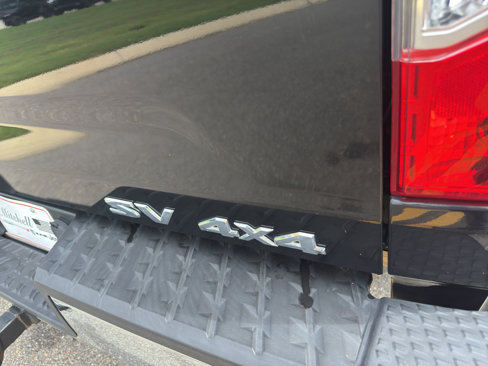 Used 2017 Nissan Titan SV image 10
