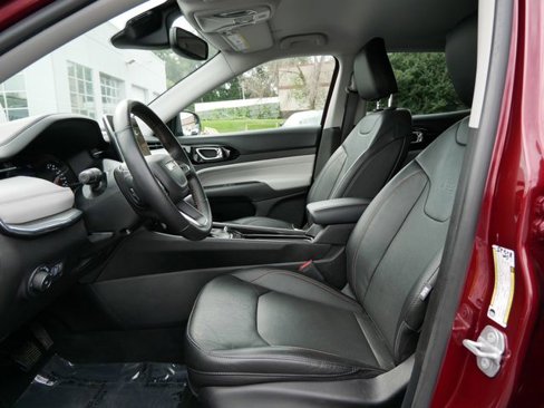 Certified 2022 Jeep Compass Limited image 12