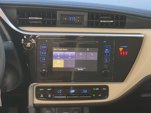 Used 2019 Toyota Corolla LE image 24