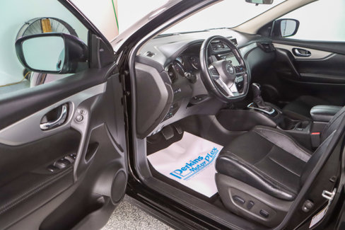 Used 2020 Nissan Rogue Sport SL image 3