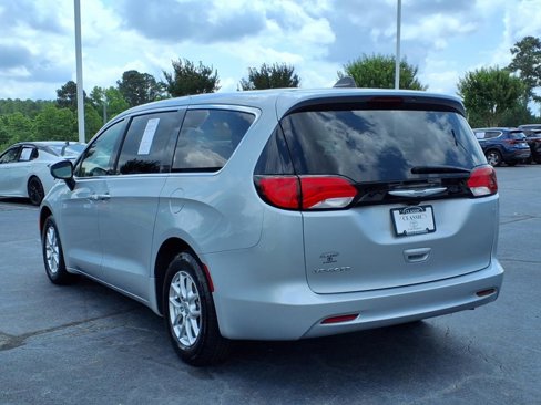 Used 2023 Chrysler Voyager LX image 3