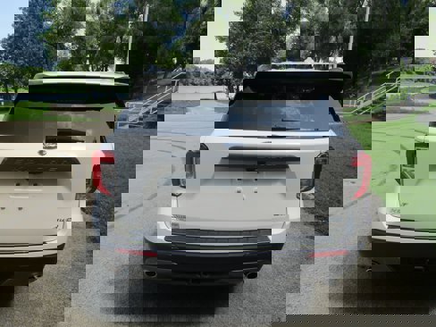 Certified 2022 Ford Explorer XLT w/ Equipment Group 202A image 3
