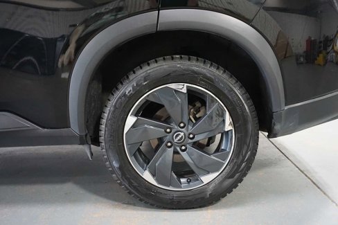 Used 2024 Nissan Rogue SV image 9