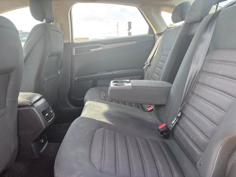 Used 2017 Ford Fusion SE w/ Fusion SE Technology Package image 24