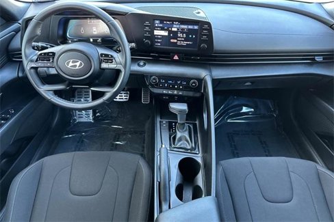 Used 2025 Hyundai Elantra Sport image 14