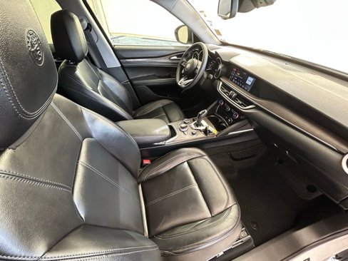 Used 2021 Alfa Romeo Stelvio Ti w/ Nero Edizione image 18