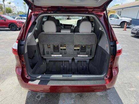 Used 2017 Toyota Sienna XLE image 47
