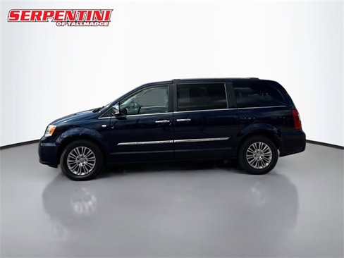 Used 2014 Chrysler Town & Country Touring-L image 10
