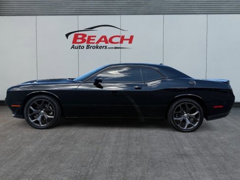 Used 2018 Dodge Challenger SXT Plus image 11