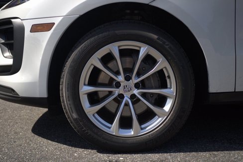 Certified 2023 Porsche Macan image 15