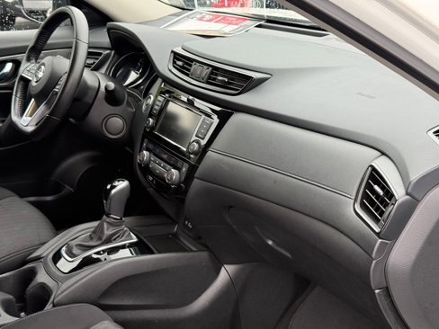 Used 2018 Nissan Rogue SV image 25