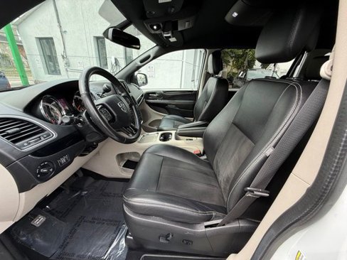 Used 2019 Dodge Grand Caravan SXT w/ Driver Convenience Group image 20