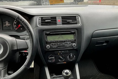 Used 2011 Volkswagen Jetta S image 6