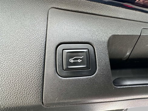 Used 2017 Cadillac XT5 Luxury w/ Driver Awareness Package image 18