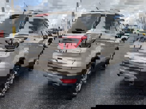 Used 2018 Ford Escape Titanium image 4