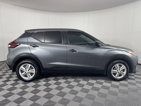 Used 2022 Nissan Kicks S image 5
