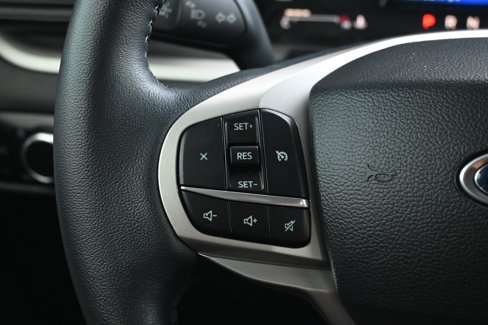 Used 2023 Ford Explorer XLT image 36