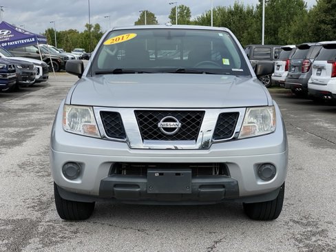 Used 2017 Nissan Frontier SV image 2