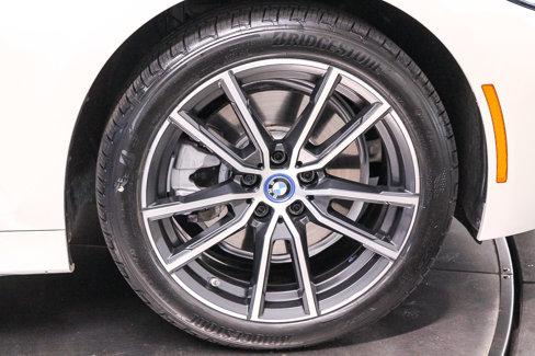 Certified 2022 BMW 330e w/ Convenience Package image 10