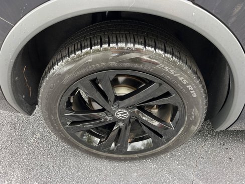 Used 2023 Volkswagen Tiguan SE R-Line image 18