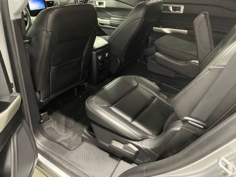 Used 2021 Ford Explorer XLT w/ Equipment Group 202A image 18