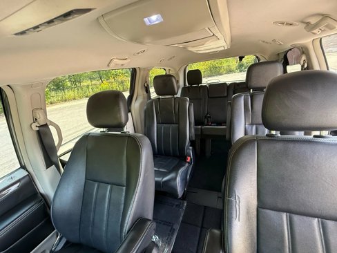 Used 2015 Chrysler Town & Country Touring w/ Driver Convenience Group image 19