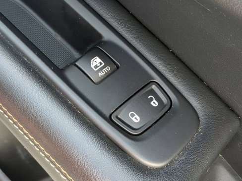 Used 2018 Jeep Compass Latitude w/ Popular Equipment Group image 38